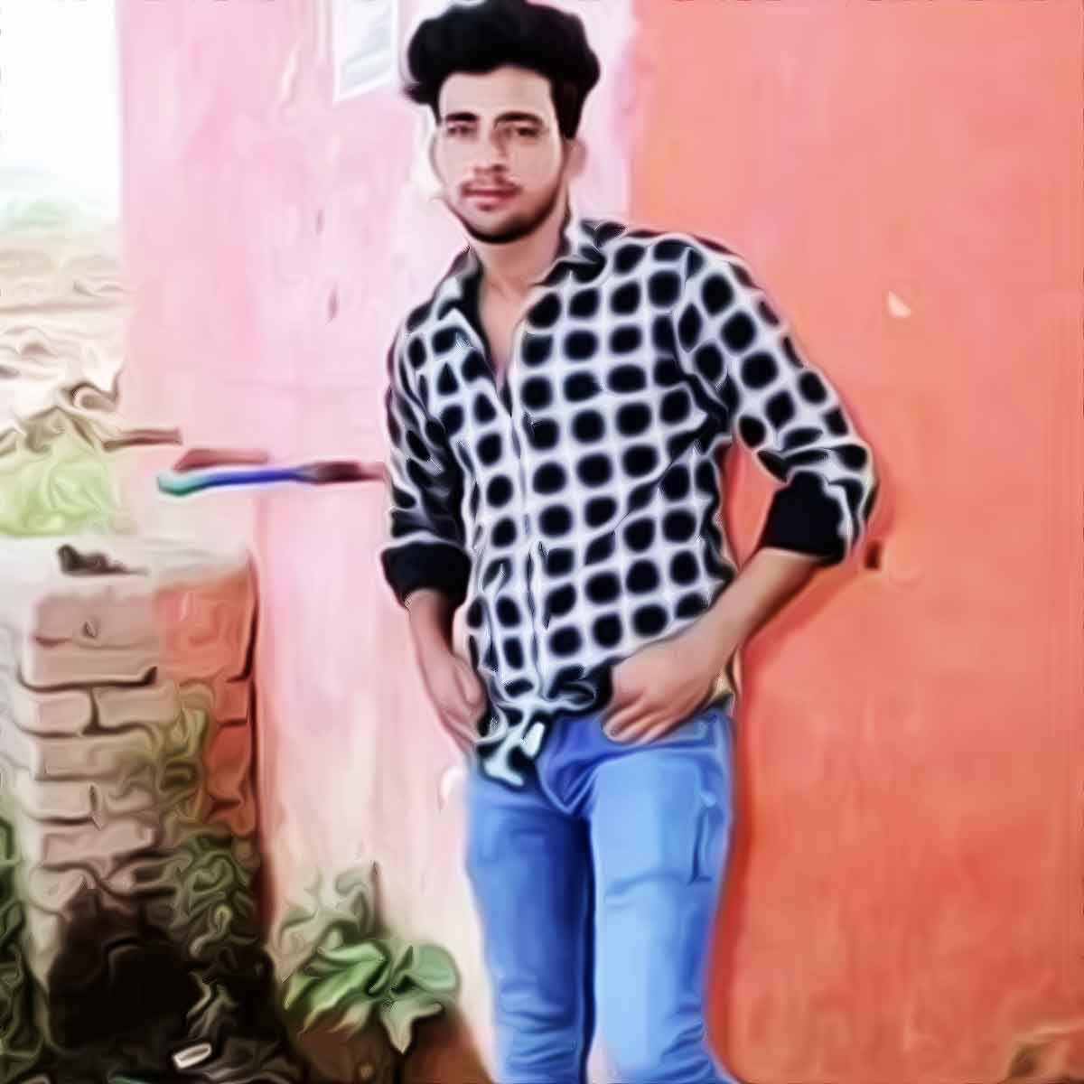 Danish Khan (R), had attacked the minor girl on the way to her tuition classes