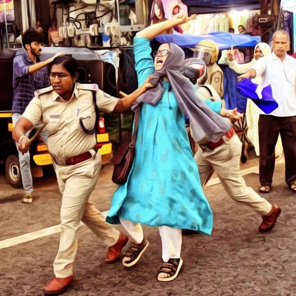 Kerala: Police pulls Barkha Dutt’s ‘Shero’ Aysha Renna with her hijab for protesting against bulldozer action in UP