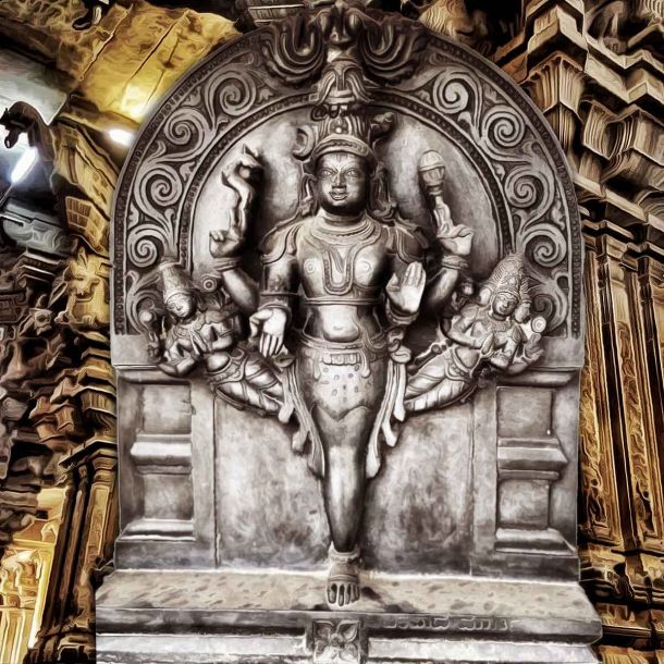 ‘Ekapada - Trimurti’ at 2000 years old Jambukeswarar Temple, in Tiruchirapalli, TamilNadu and it's resemblance to the water molecule