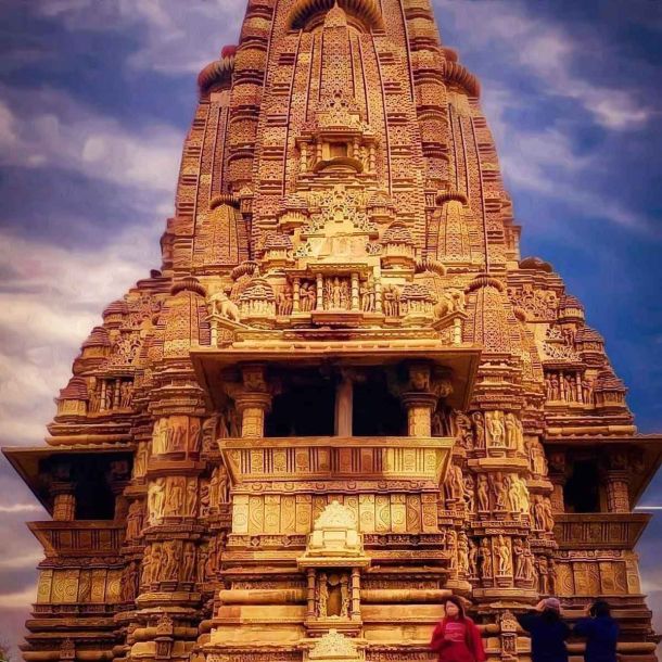 Built in the year 1002 AD by King DhangDeo, Vishwanath Shiva Temple is one of the finest achievements of #Khajuraho