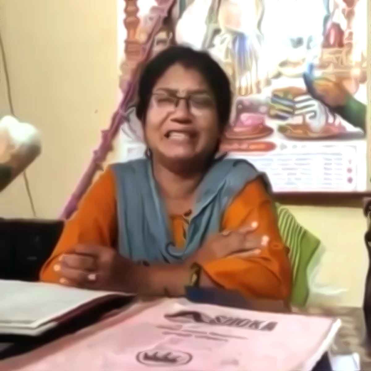 Agra: Burqa-clad teachers, students gang up against Principal of a College, torture her for being a Hindu